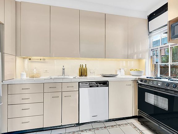 3rd image of 220 Madison Ave Unit Phh