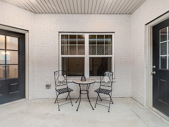 5th image of 134 Kings Knoll Blvd