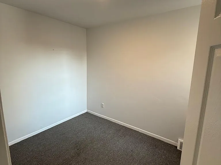 420 N Wilton St — Photo 4