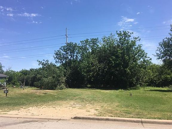 3rd image of 734 Chihuahua St