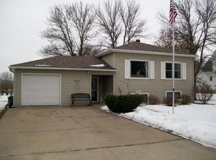 1003 W Lyon Ave, Lake City, MN 55041