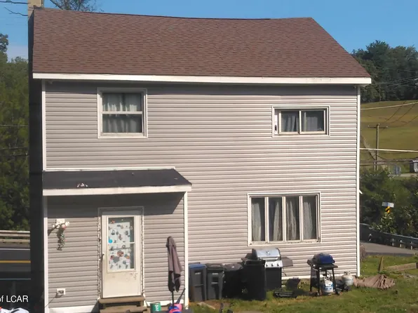 665 Pine Creek Dr, Barnesville, PA 18214