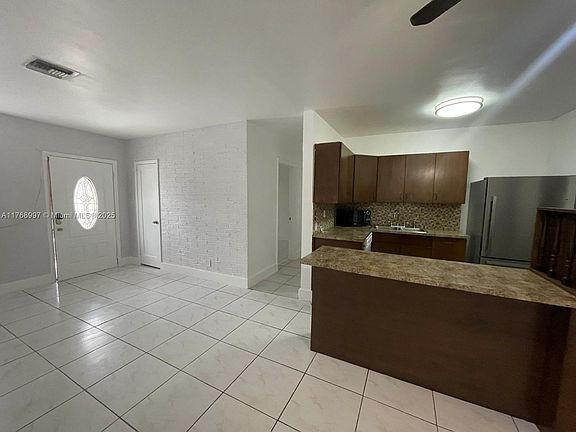 4th image of 1011 Avenue E E #F