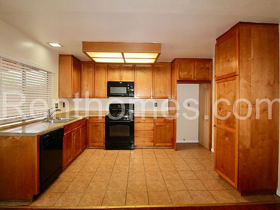 4th image of 10069 Parkdale Ave