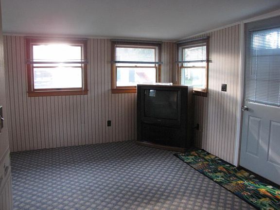 5th image of 6546 Mertz St