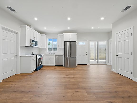 5th image of 8146 Vantage Ave