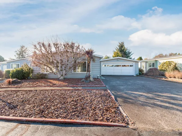 3421 NE Douglas St, Newport, OR 97365