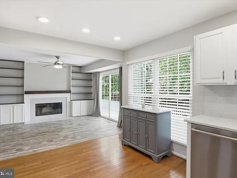 423 Foxridge Dr SW — Photo 17