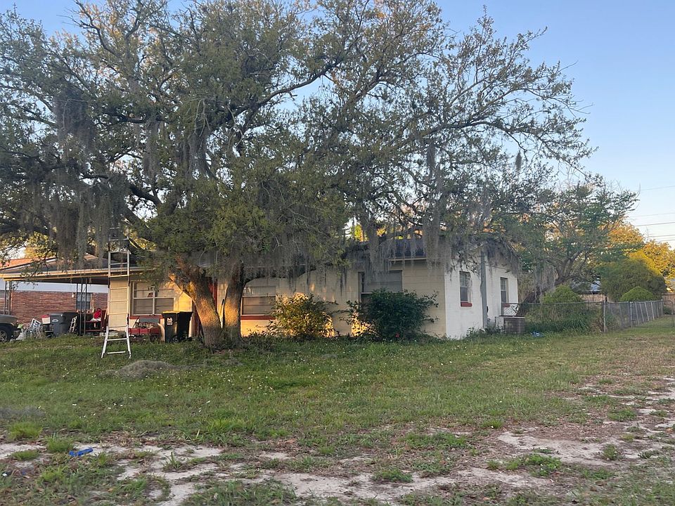 2nd image of 1411 Lakeview Rd