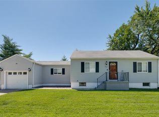 7102 Willow Ln, Hazelwood, MO 63042