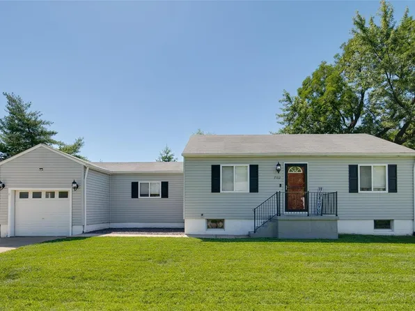 7102 Willow Ln, Hazelwood, MO 63042