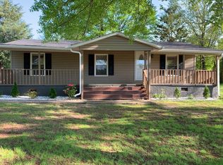 222 Red Hawk Dr, Campobello, SC 29322