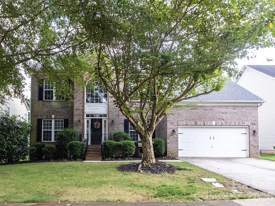 1st image of 557 Fair Oaks Dr