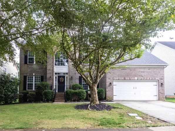 557 Fair Oaks Dr, Fort Mill, SC 29708