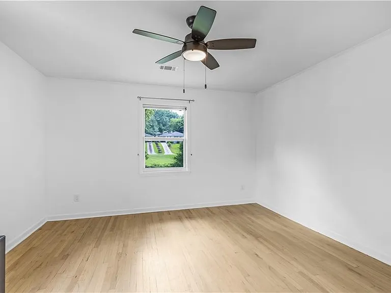 844 Deckner Ave SW — Photo 10