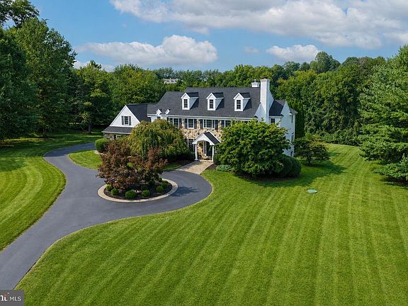 2nd image of 105 Nathaniel Ln