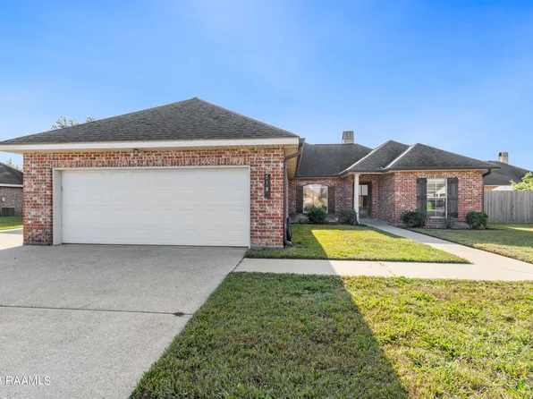 718 N Belle Cir, Breaux Bridge, LA 70517