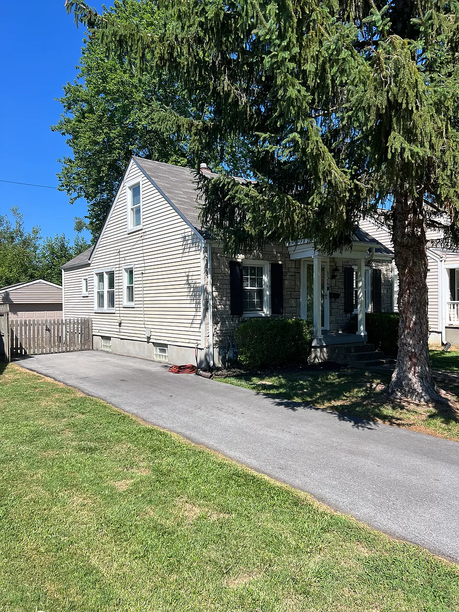 Building Photo - 126 Colonial Dr