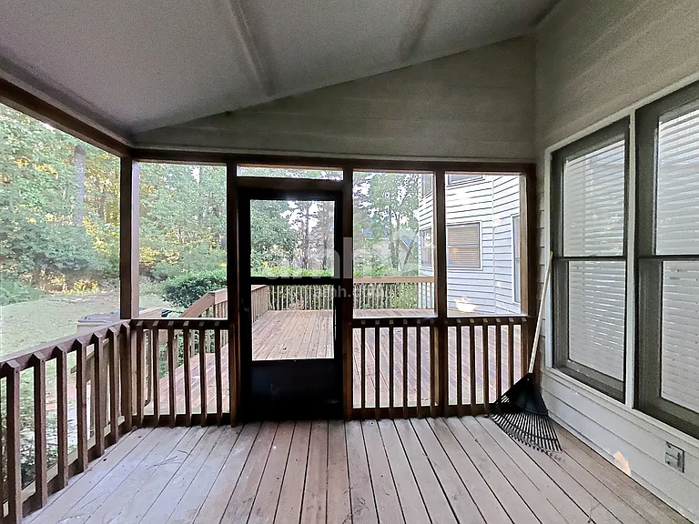 815 Hillcrest Ln — Photo 29