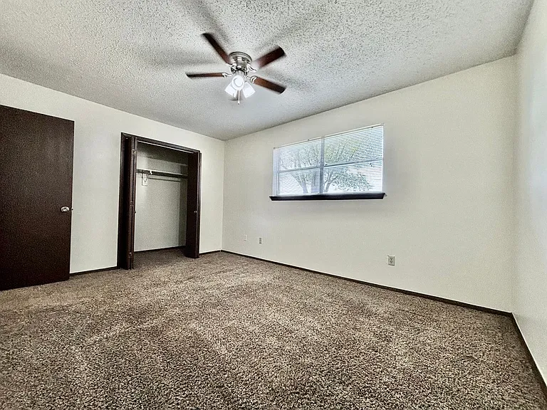 Avendale Pointe Apartments — Photo 42