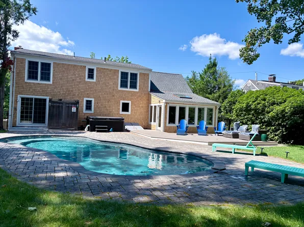 11 Delano Way, Dartmouth, MA 02748