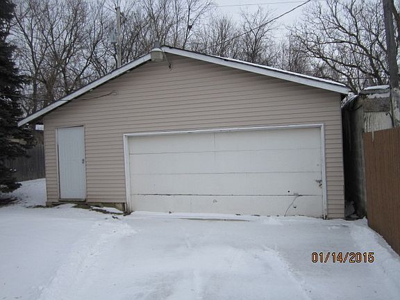 3rd image of 2432 Welworth Ave