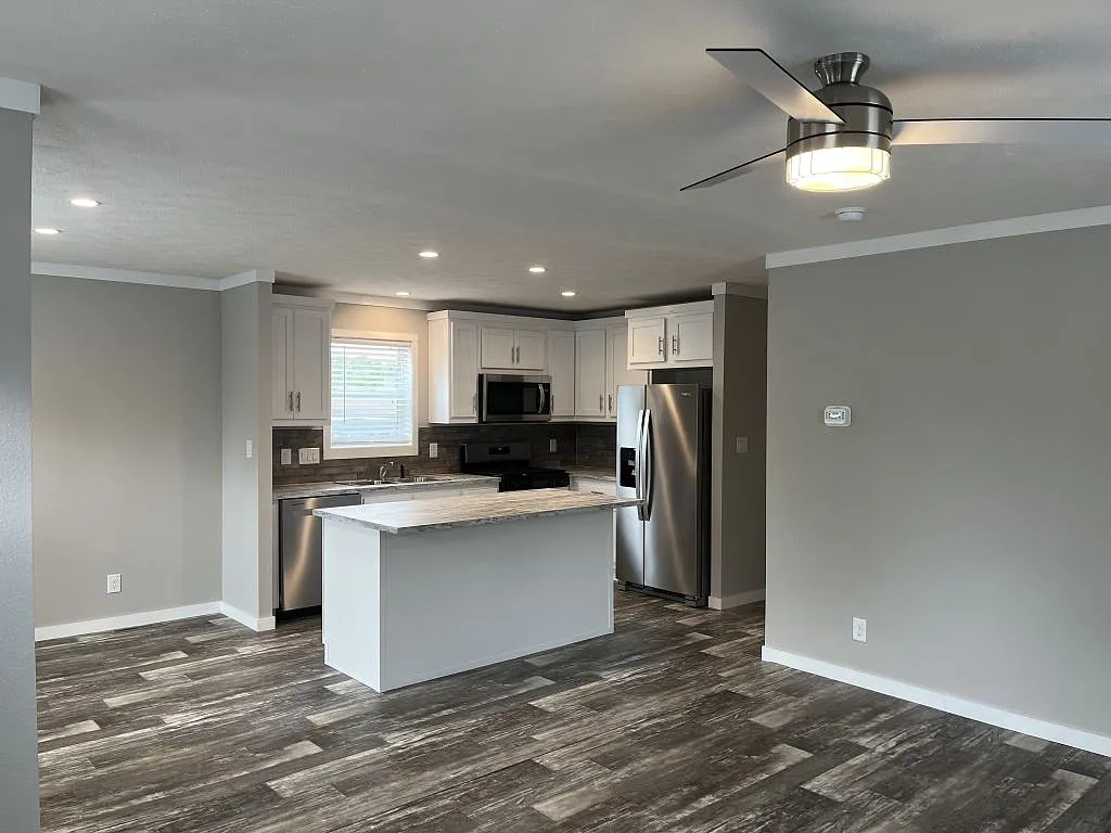 3 bed, 2.0 bath, 1123 sqft, $1,995 — Photo 2
