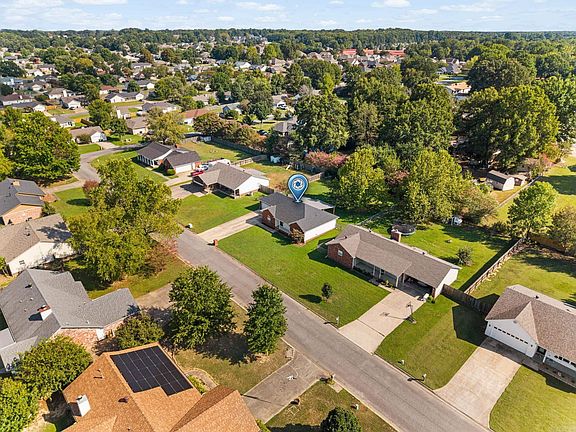 5th image of 15 Red Oak Dr