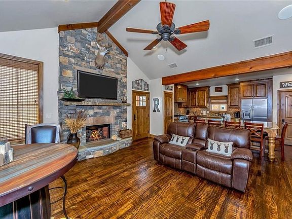 3rd image of 601-1655 Scenic Dr