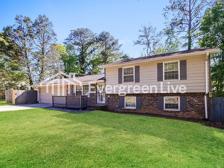 2221 Carson Ct — Photo 2
