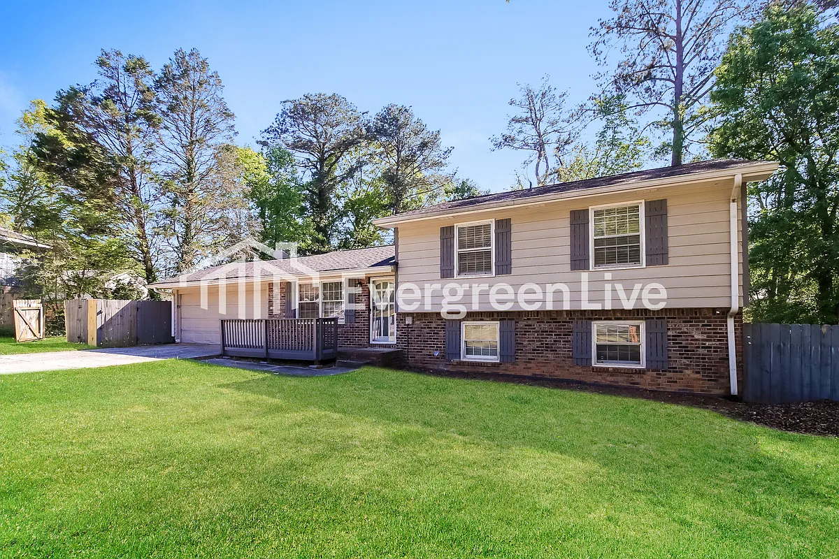 Building Photo - 2221 Carson Ct