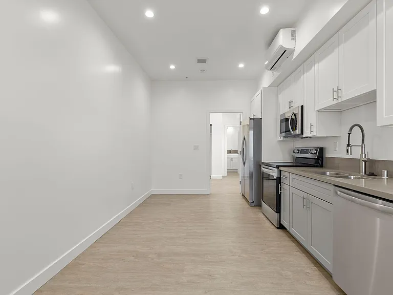 Bradley Luxury Living — Photo 4