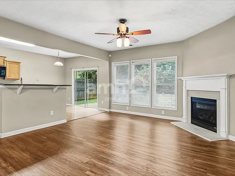 738 Mountain Laurel Dr — Photo 8