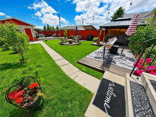 3232 W Doverville Cres SE, Calgary, AB T2B 1T9