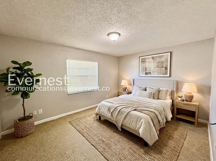 3062 Saint Paul Dr — Photo 8