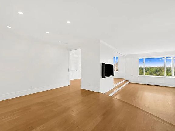 2nd image of 150 Central Park S #904