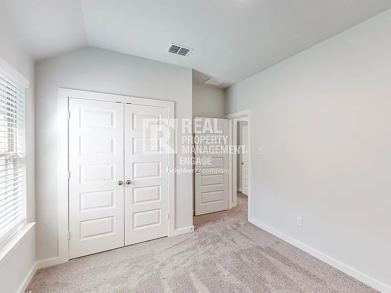 217 Caliber Ct — Photo 32