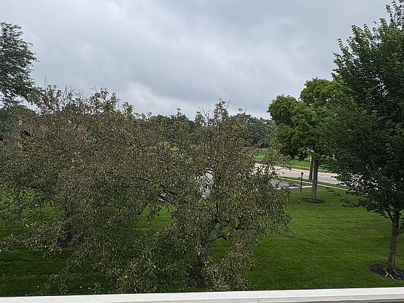 4th image of 1056 Deerpath Ct