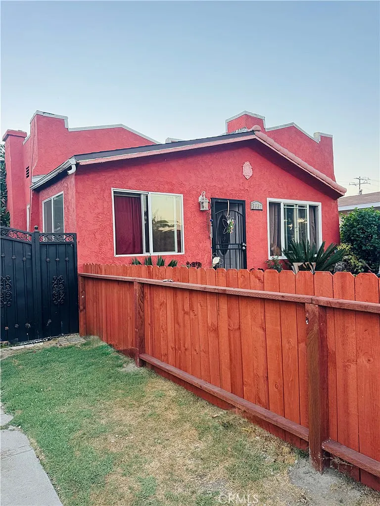 3 bed, 1000 sqft, $3,700 — Photo 3