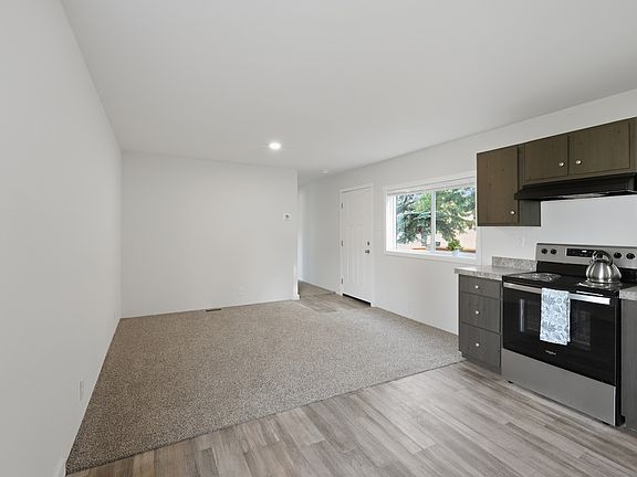 4th image of 901 N Almon St #402