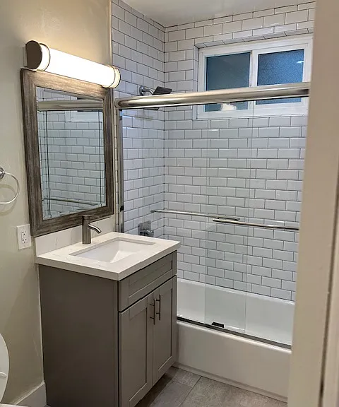 7555 De Longpre Ave #4 — Photo 9
