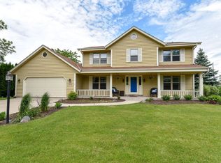 N77W16160 Overlook Dr, Menomonee Falls, WI 53051