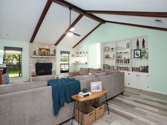 5th image of 19723 Encino Glen