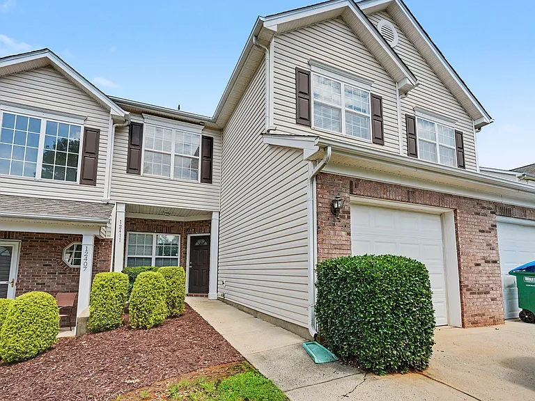 12411 Stratfield Place Cir — Photo 16