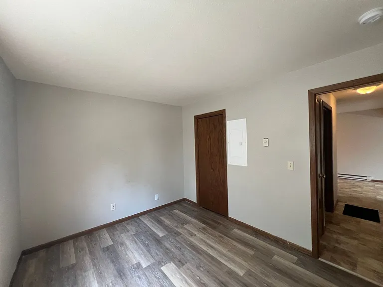 915 Genrich St — Photo 6