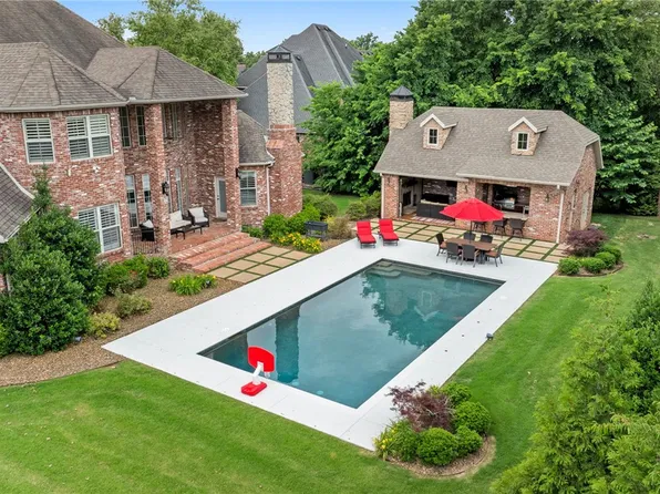 17 W Nottingham Ln, Rogers, AR 72758