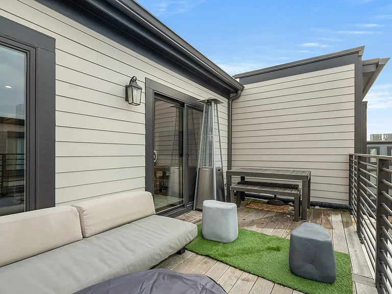 607 Slade Ct — Photo 41