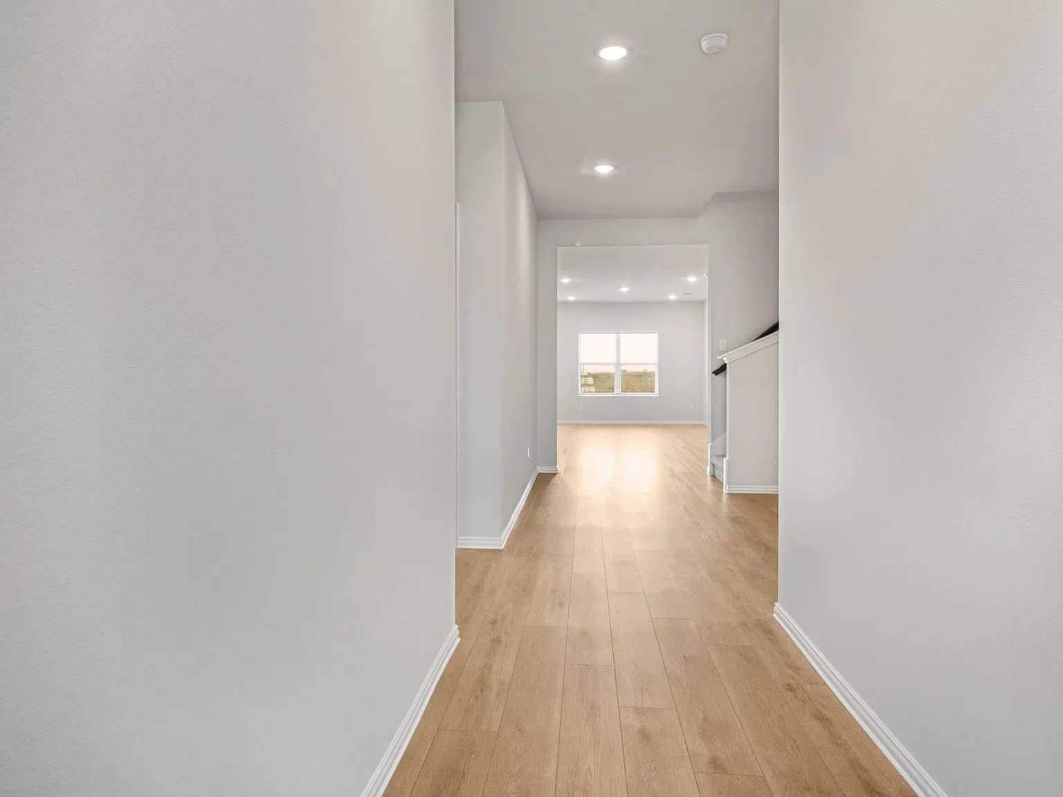 5 bed, 3.0 bath, 2820 sqft, $3,300 — Photo 3