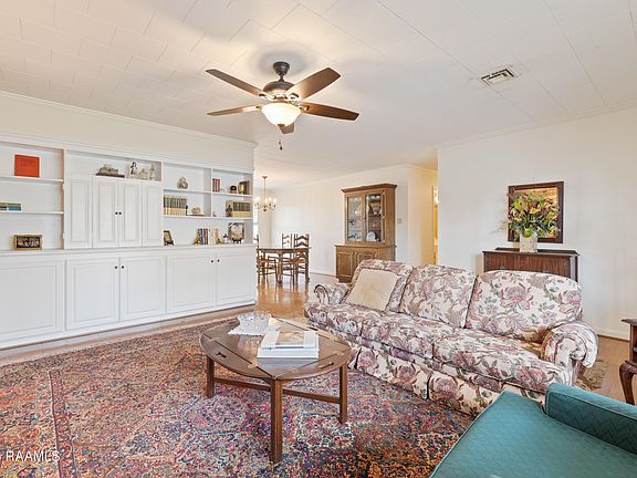 4th image of 302 E Magnolia Ave