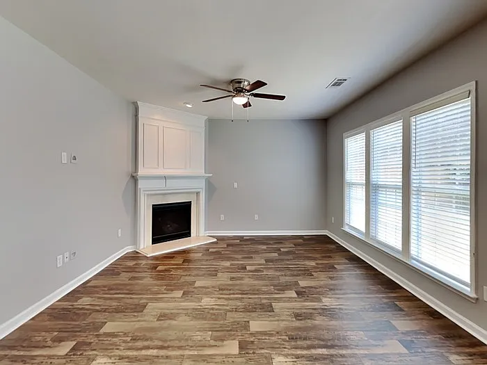 755 Earlham Dr — Photo 4